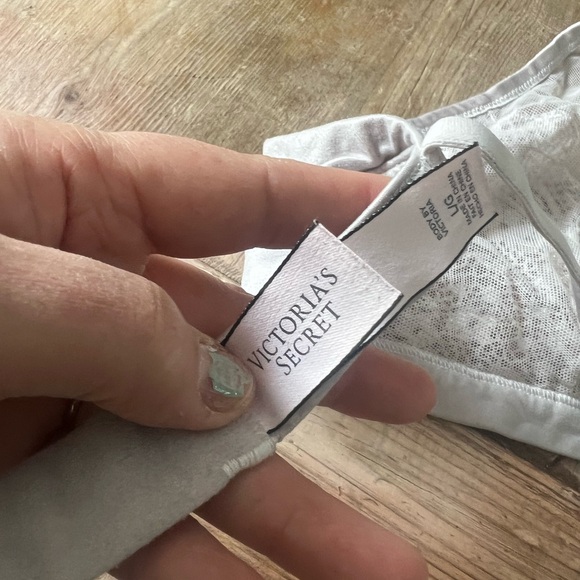 Victoria's Secret Lace Bralette - Picture 6 of 6